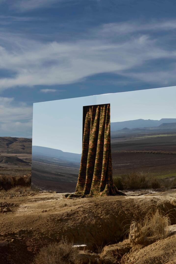 A collection inspired by a sky in motion, where infinity takes shape in matter..