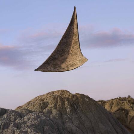 The strength of contemporary aesthetics meets the delicacy of form